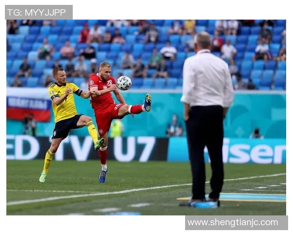 荷兰队憾失晋级，波兰队黯然出局：足球场上的泪与笑